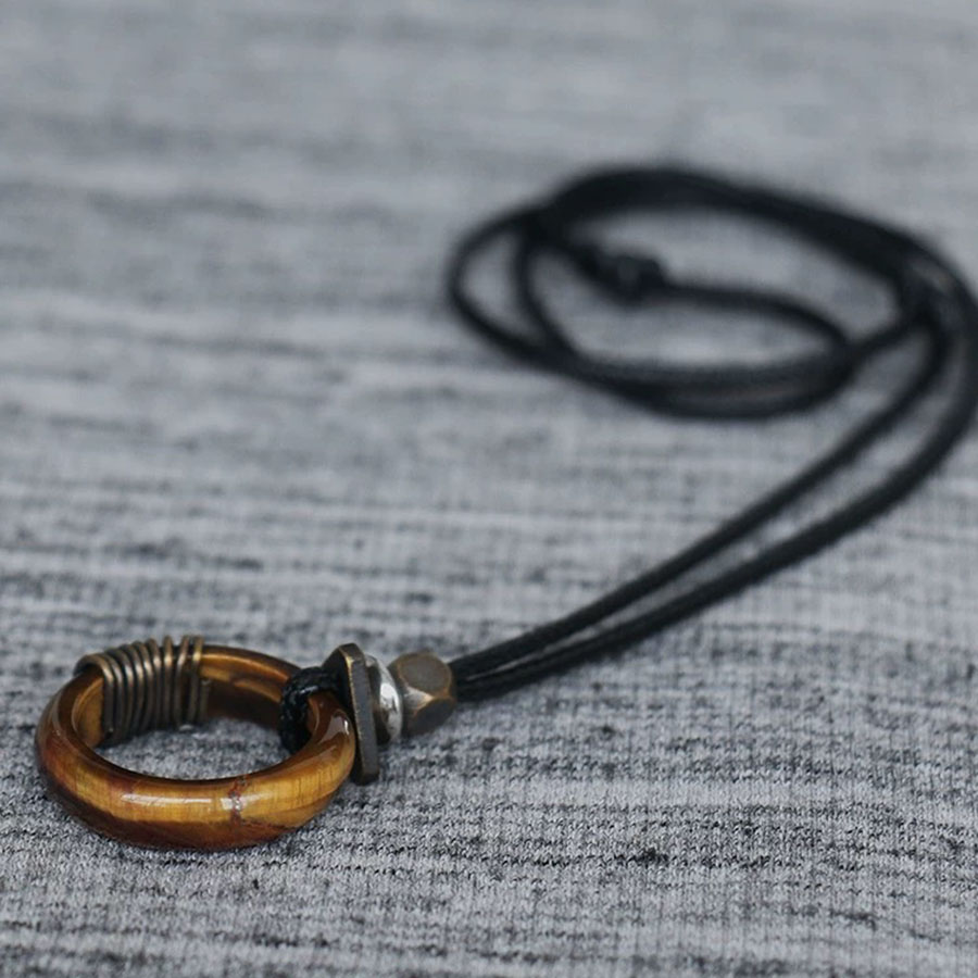 Colar com Pingente de Anel de  - Vintage Fashion Stores avaliação e preço